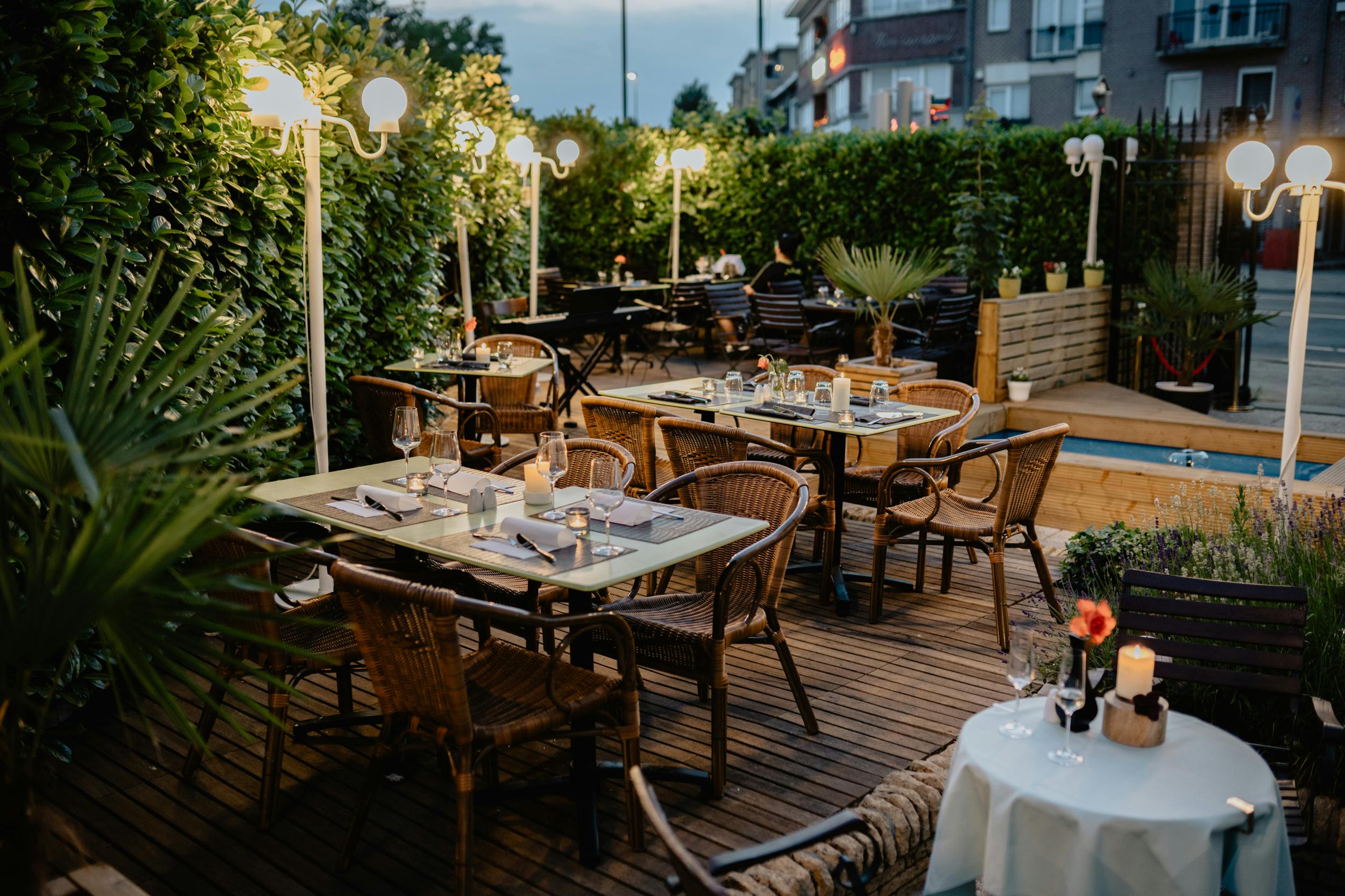 Check Out the Best Restaurant Patios in DFW - Ryno Lawn Care, LLC