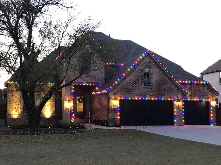 who hangs christmas lights near me