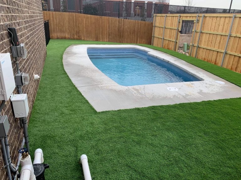 synthetic grass around pool